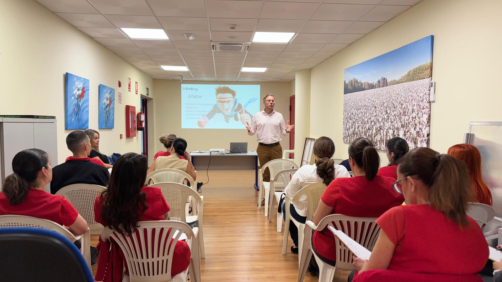 Formación en liderazgo y ventas para el equipo de KSR Home