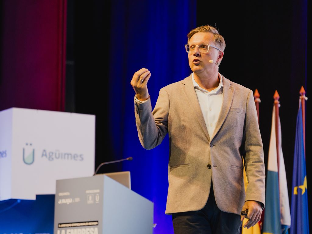 Rudy Bormans impulsa el liderazgo humano en las II Jornadas Empresariales de Aenaga